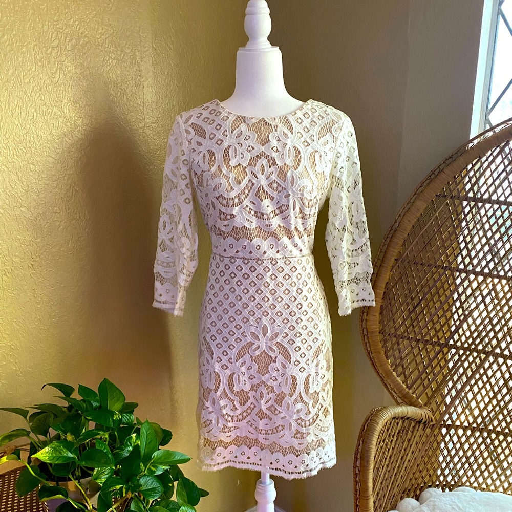 WHITE LACE DRESS